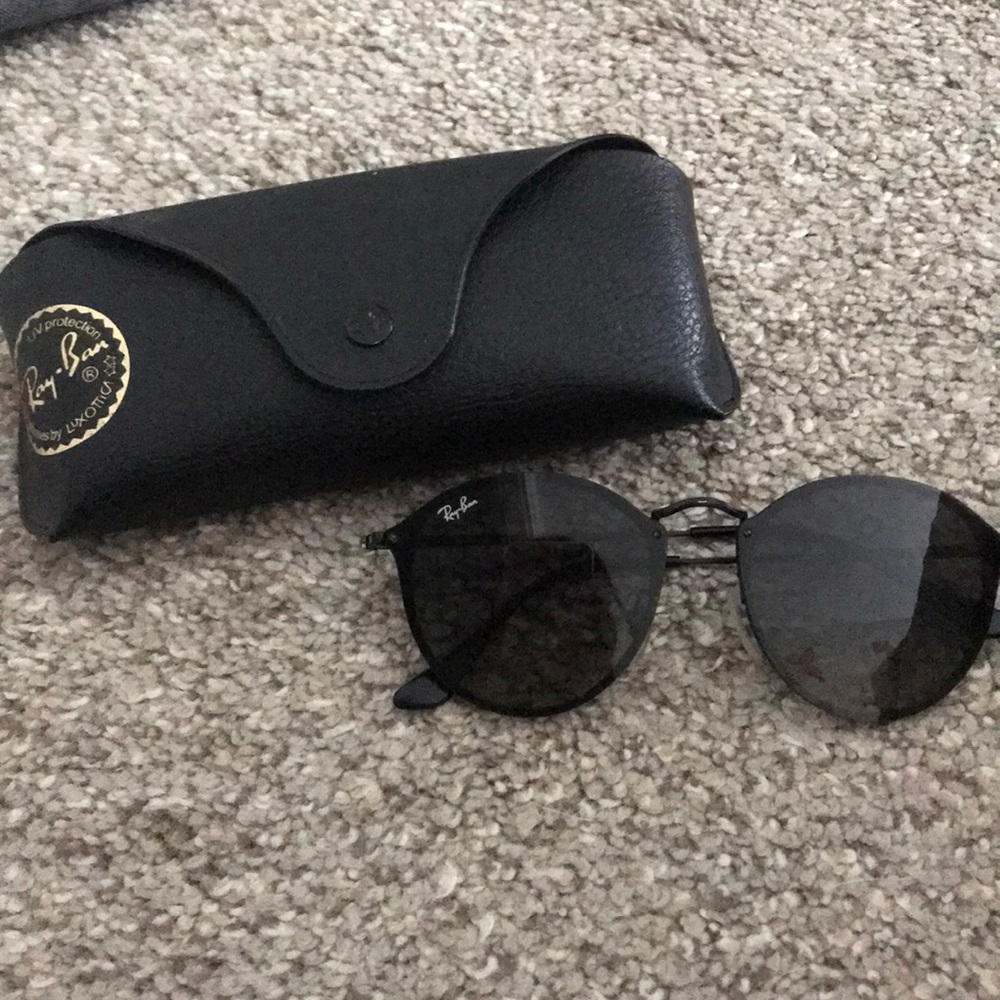 Black raybans